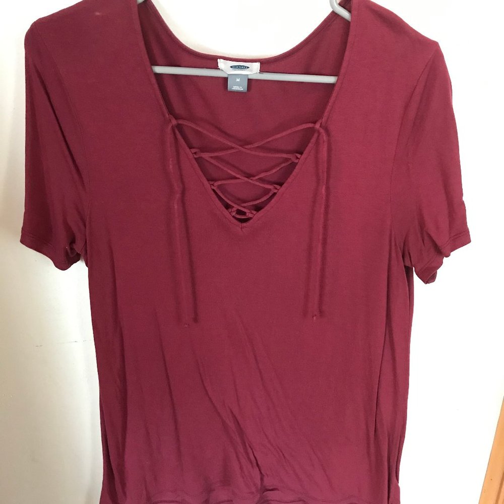 MAROON OLD NAVY RELAXED FIT SHORT SLEEVE TOP MED